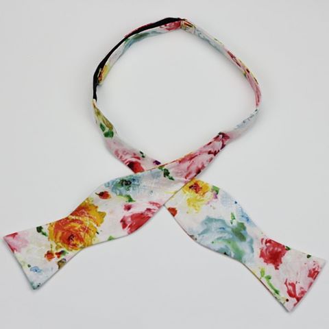 Floral print men's self-tie tie bow ties by Chicago-based Kruwear are a must-have for spring & summer. 